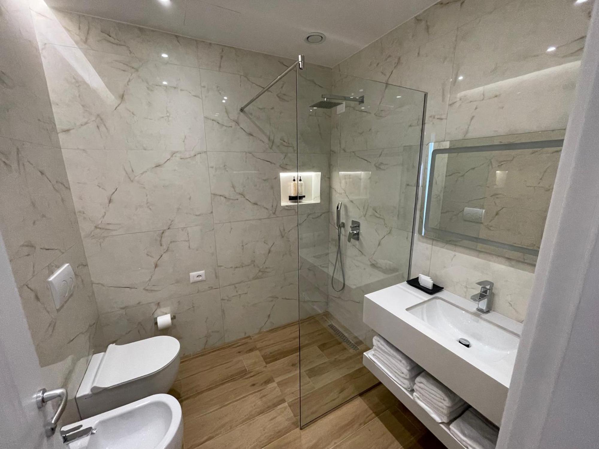 Seaside Hotel Vlore Bagian luar foto