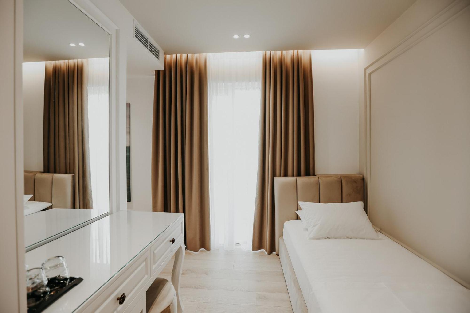 Seaside Hotel Vlore Bagian luar foto