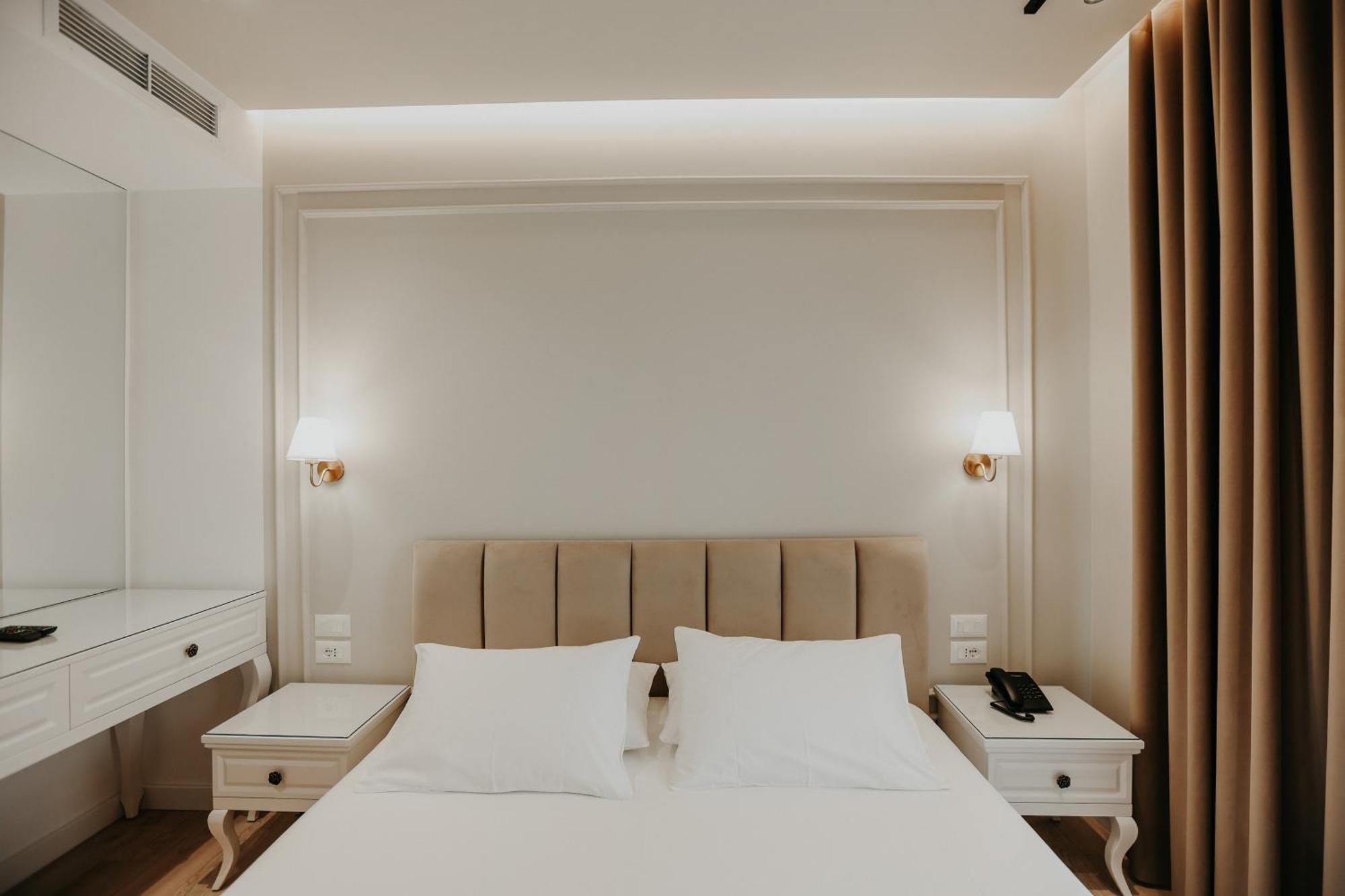Seaside Hotel Vlore Bagian luar foto