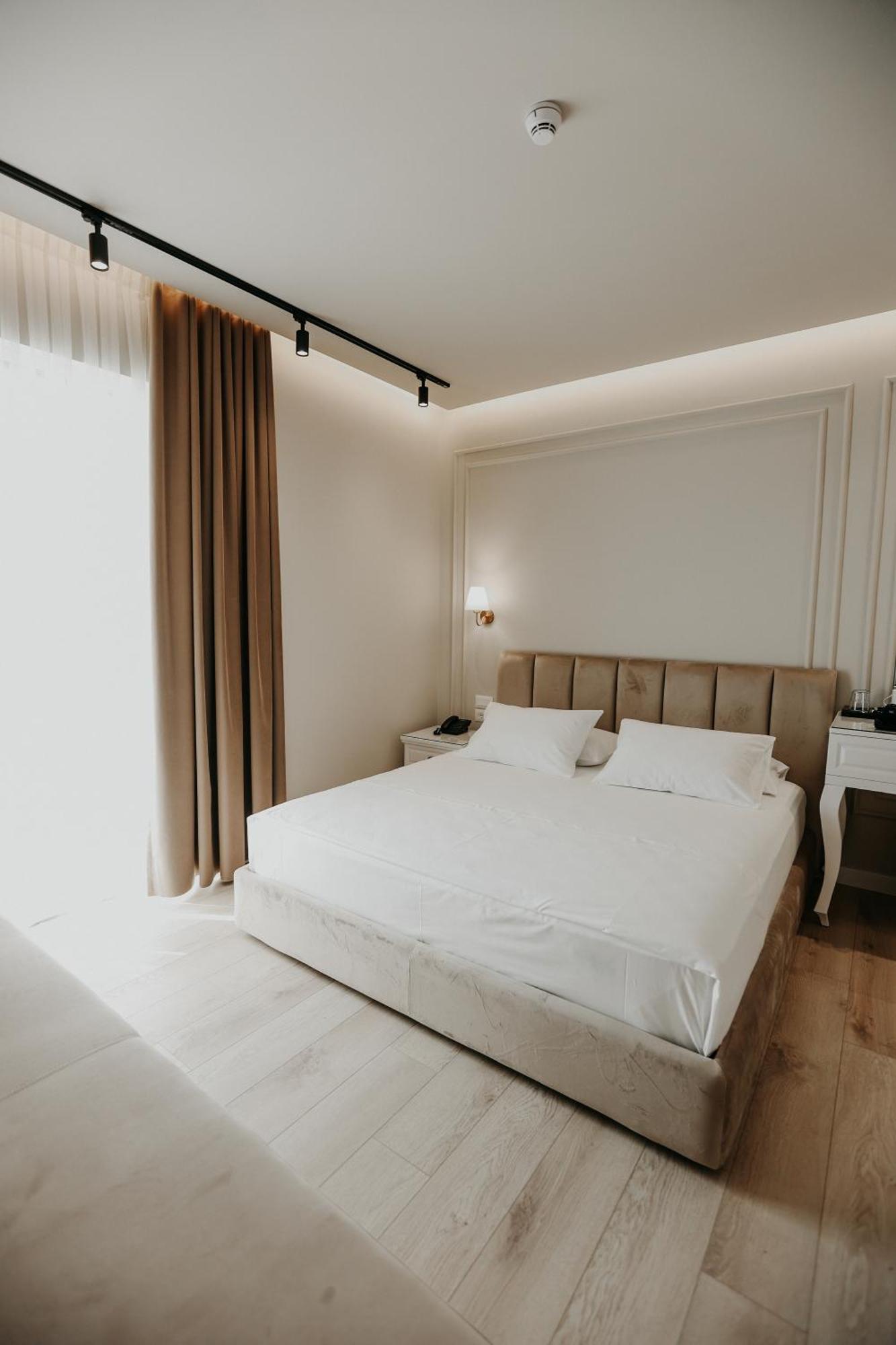 Seaside Hotel Vlore Bagian luar foto